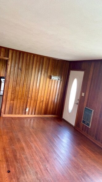 Photo - 109 Thompson St