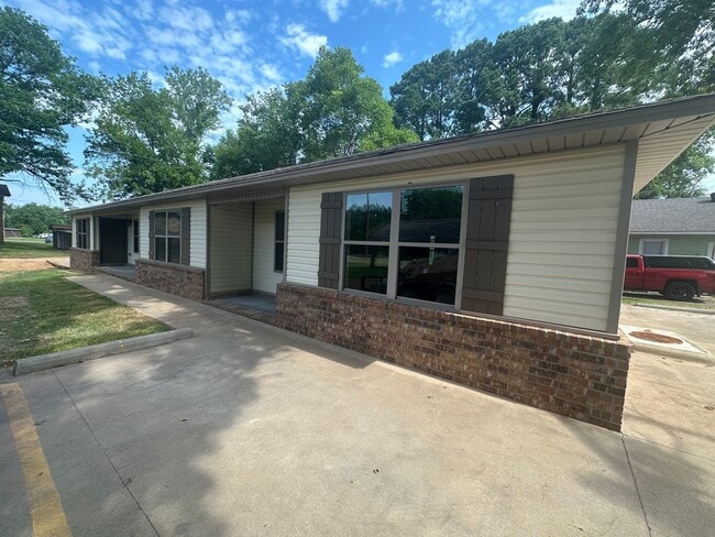 Photo - 909 N El Paso Ave Unidad 909 N El Paso #2