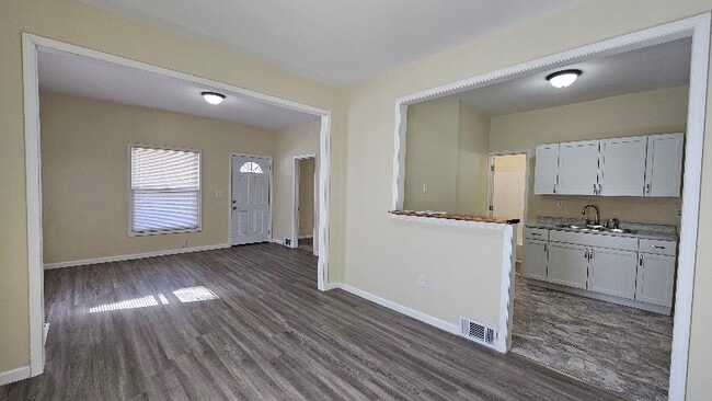 Photo - 419 Montrose St