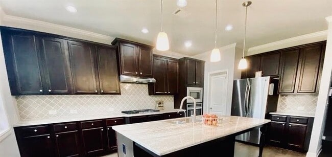 3112 Avenel Ct