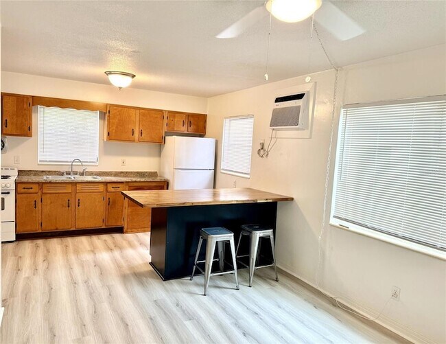 Photo - 1135 Highland St N Unit 3