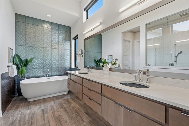 2414 Sunset Vista Cir