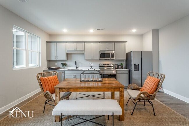 Photo - 2329 E 18th St