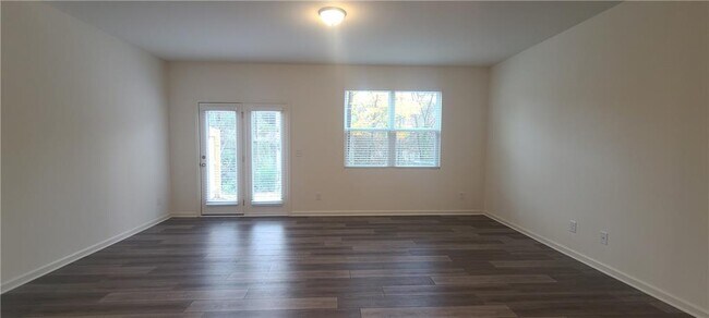 Photo - 1516 Vernon Blvd