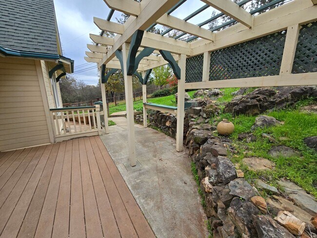 Photo - Cute 2 Bedroom House with Lovely Pond and ...