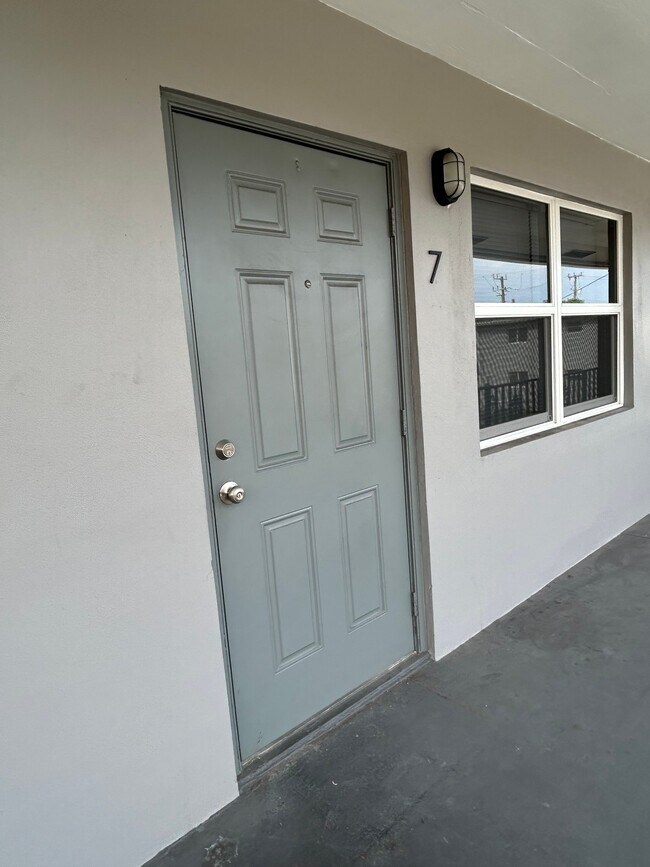 Photo - 1611 Green Ln Unit 7