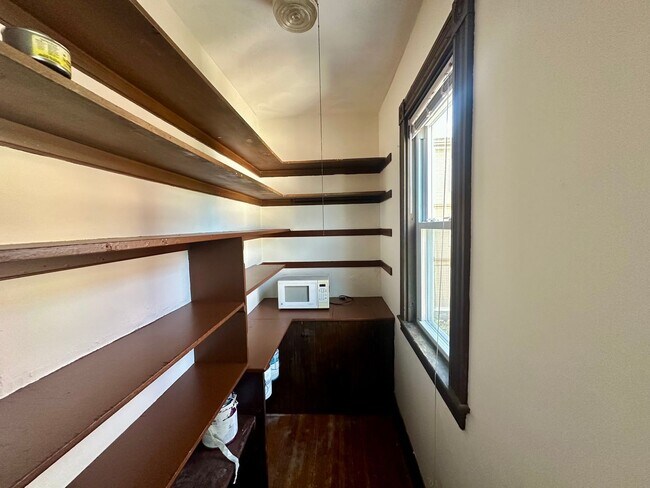 Photo - SPACIOUS OAK SQUARE 3 BED! NO BROKER FEE!