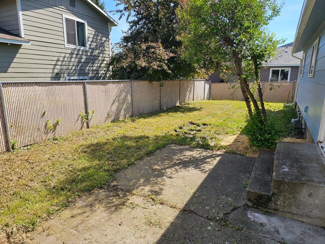 Photo - 407 G Ave