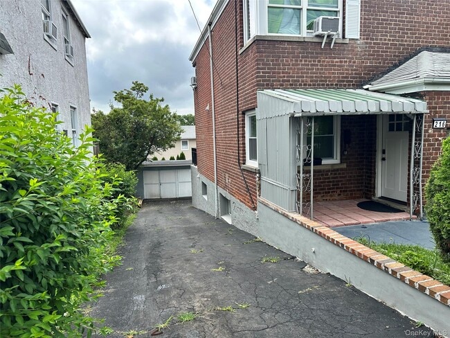 Building Photo - 216 1st St Unit 1 Rental