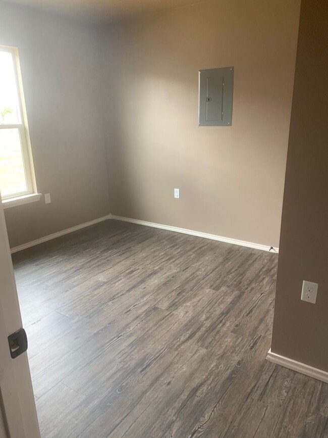 2809 E 2nd St Unidad 2