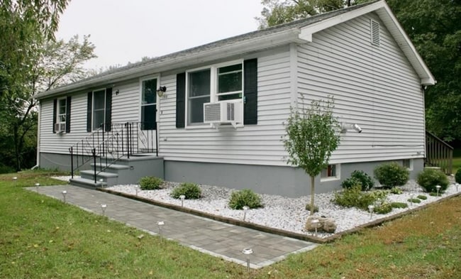 Photo - 1146 Stafford Road