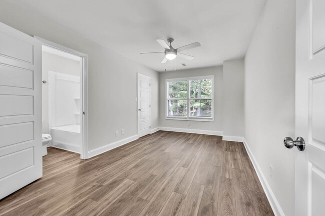 Photo - 217 W Point Dr