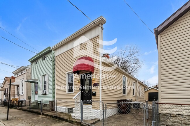 Photo - 635 Watkins St