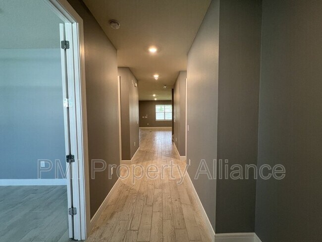 Photo - 4535 Gliding Wave St