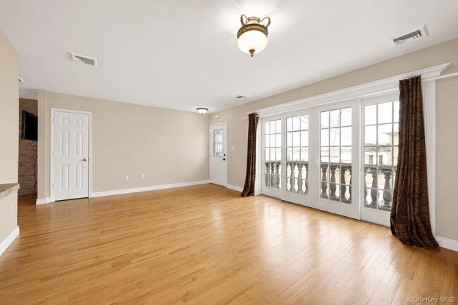 6 Pell Pl