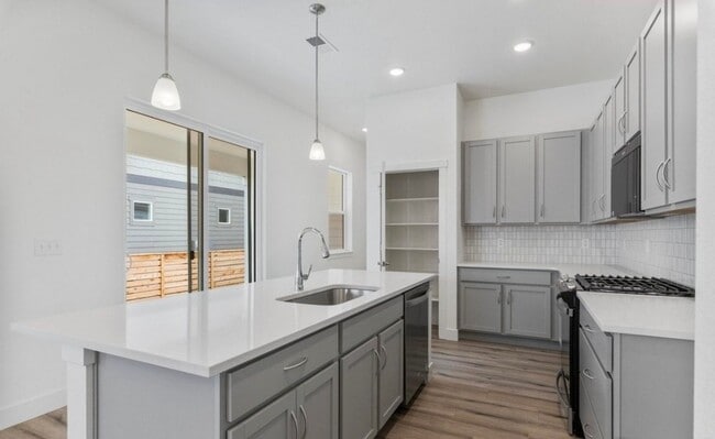 Photo - 5081 McKinnon Ct