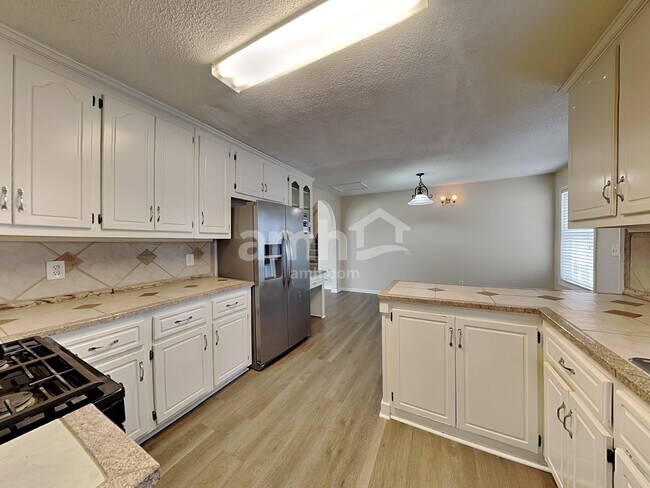 Photo - 1017 Queensbury Run