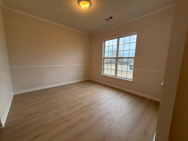 Photo - 102 Privett Ct