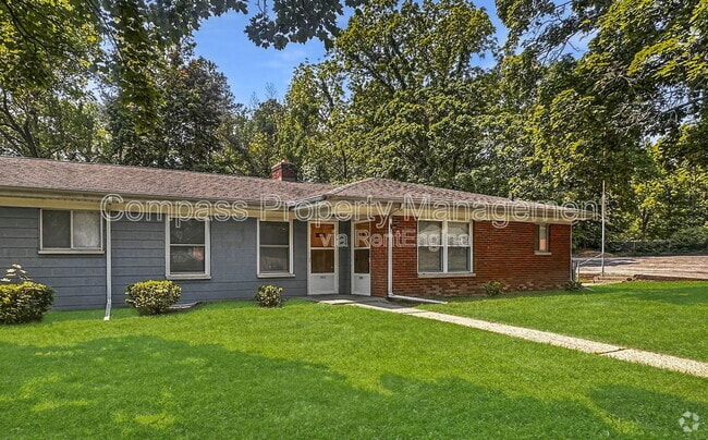 Building Photo - 2832 S Burdick St Rental