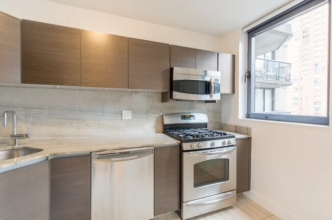 Photo - 251 W 48th St Unit 17B