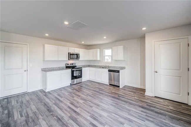 Photo - 300 Coverly Ct