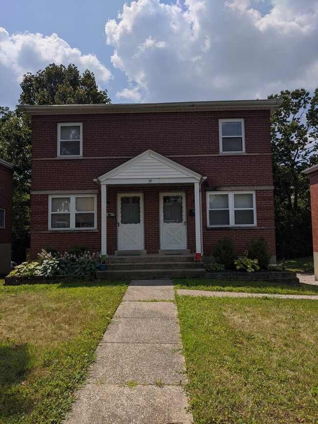 La unidad dos está a la derecha. - 29 Pleasant Ridge Ave Unidad 2