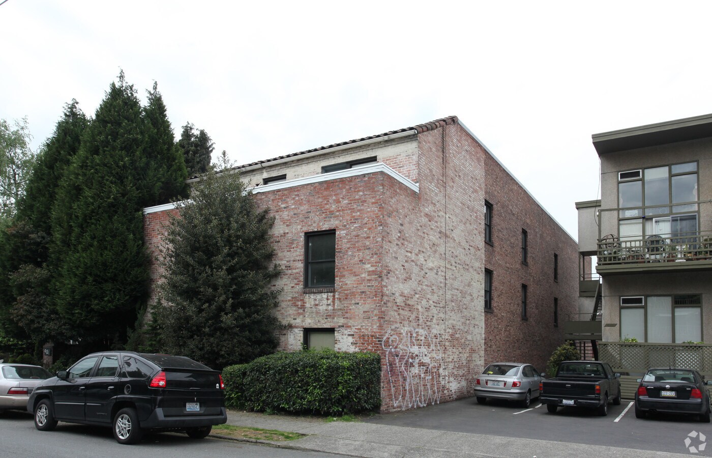Lombardi Court Apartments - Lombardi Court Apartments