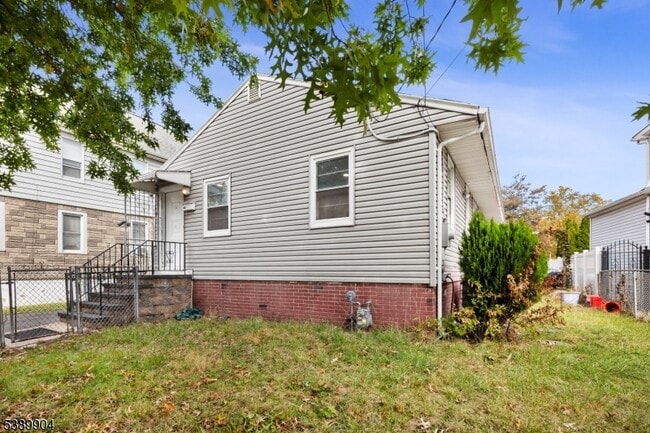 807 Canton St
