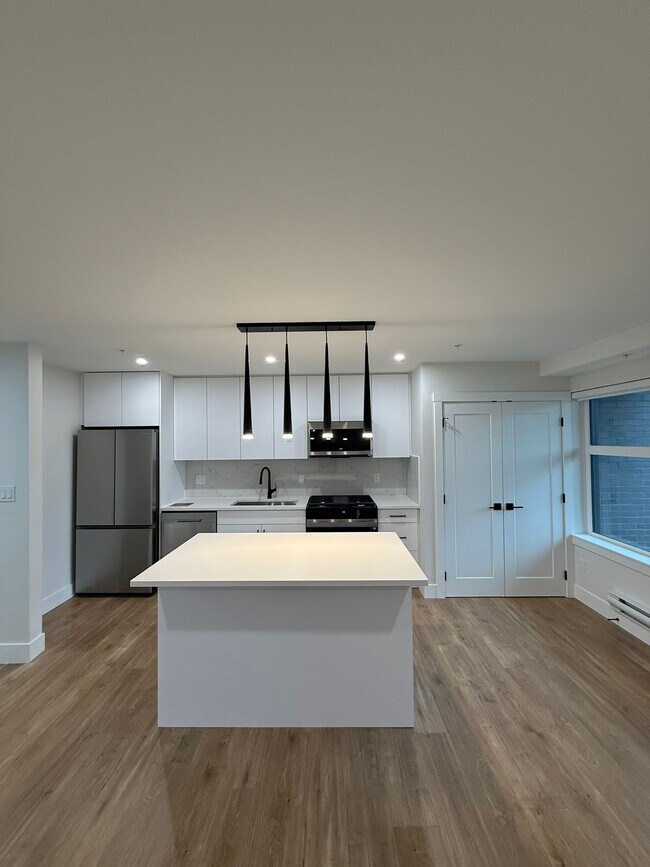 Photo - 163-175A 175a St