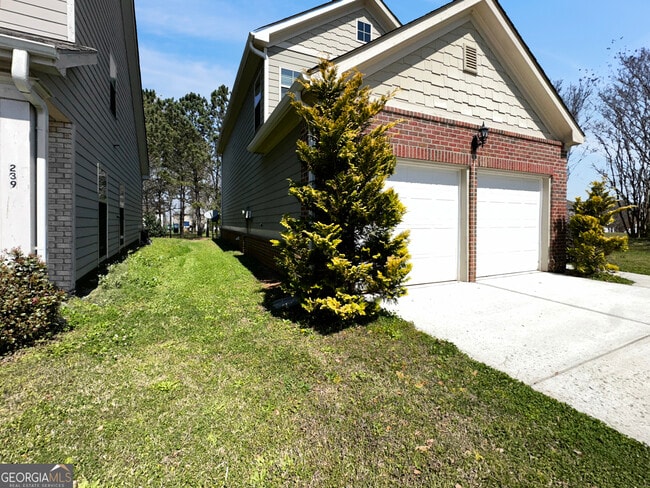 Photo - 241 Daisy Cir