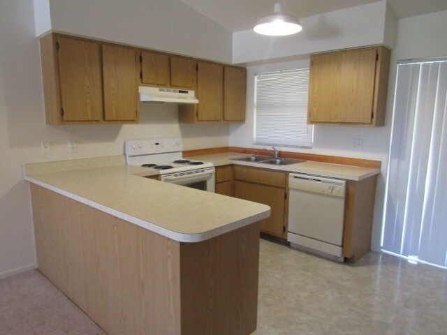Photo - Lovely 2 Bedroom 1 Bathroom Duplex in San ...