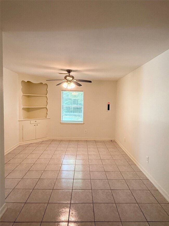 Building Photo - 5706 Parwill St