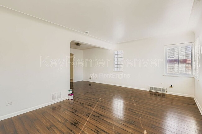 Photo - 3233 Steele St