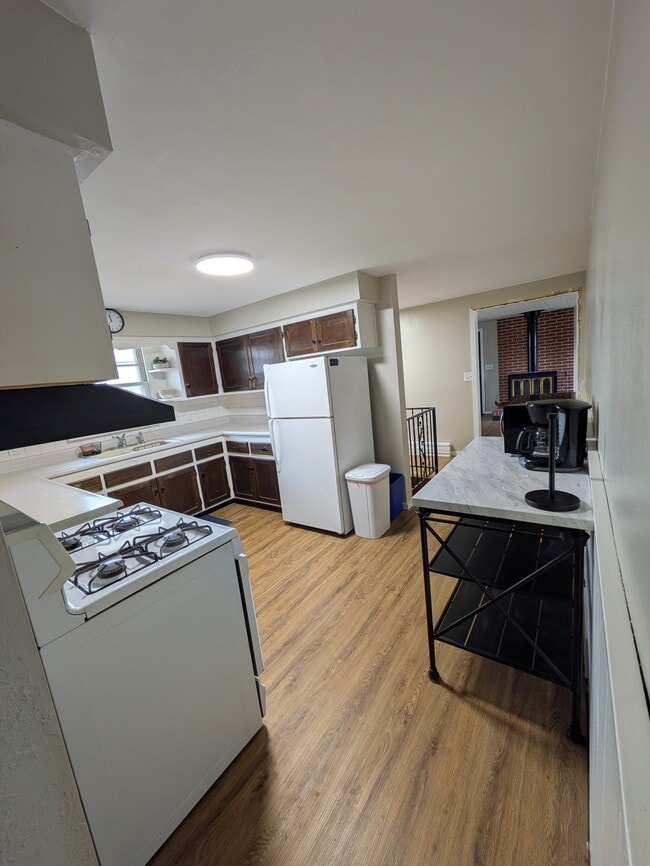 Kitchen - 3307 N Brooks Ln