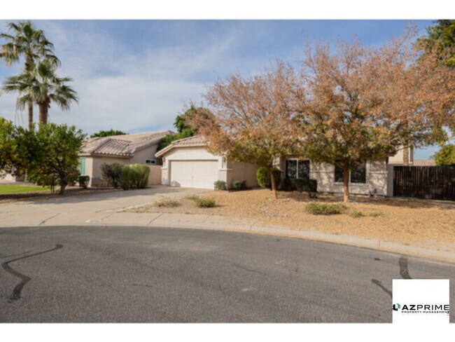 Photo - Functional Living With A Touch Of Sophistication Defines This 3/2 Gilbert Home.