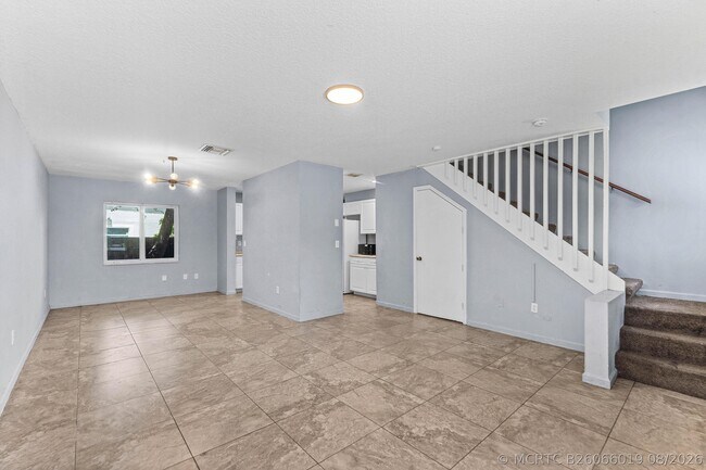 13793 Yarmouth Dr