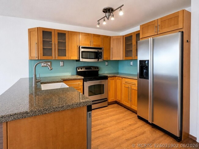 Building Photo - 600 NE 36th St Unit 309