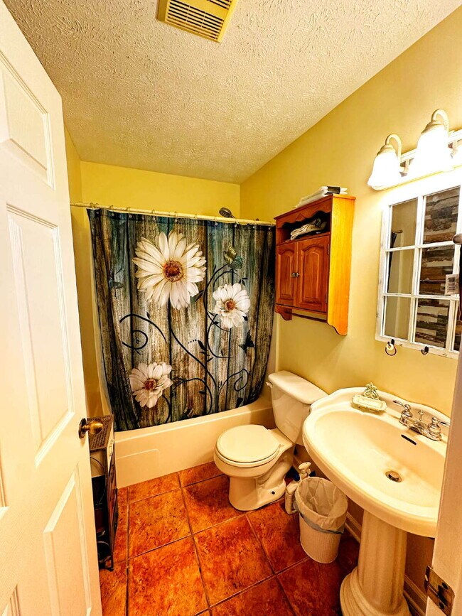 Photo - 165 Moss Ave