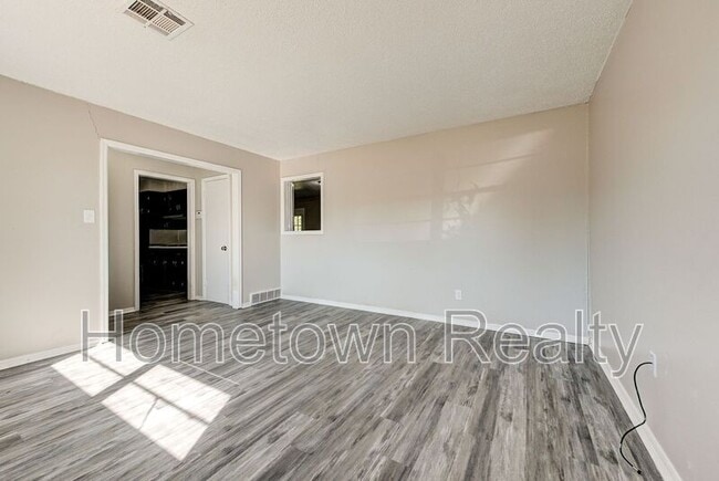 Photo - 333 NW 90th St