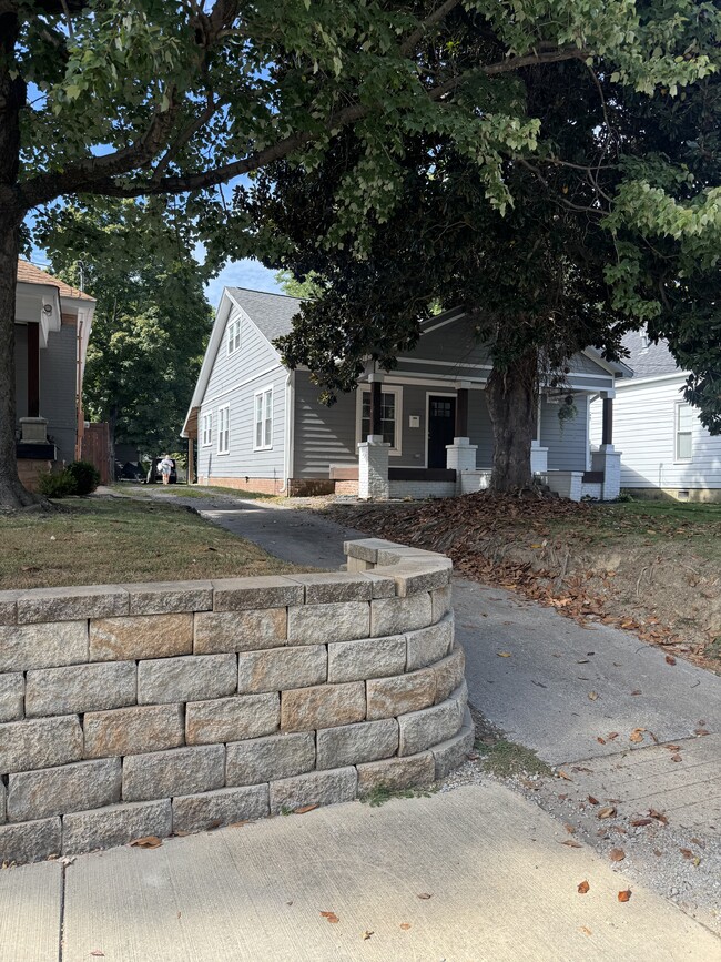 Building Photo - 1757 Monroe St Rental