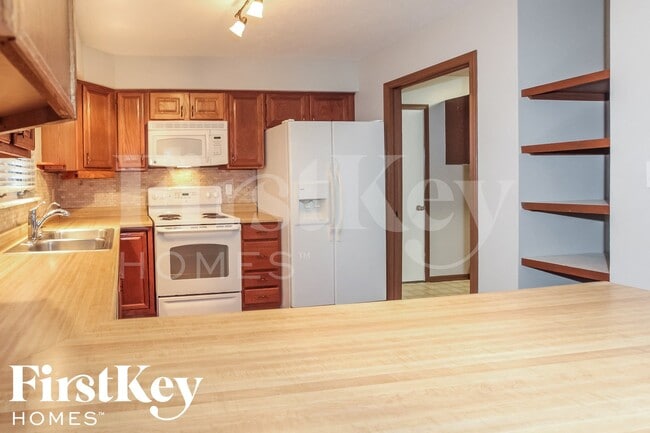 Photo - 6921 Mapleton Ct