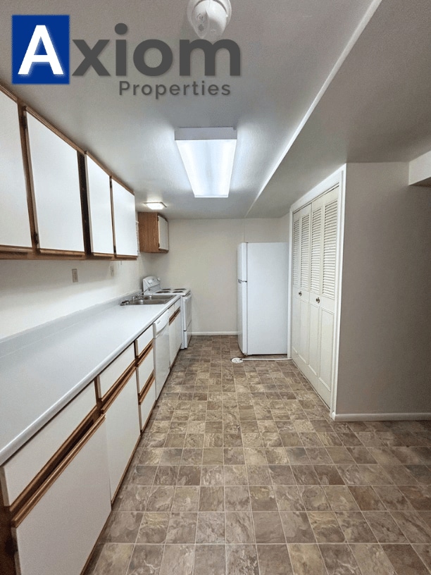 Photo - 1005 1/2 Park Lane-