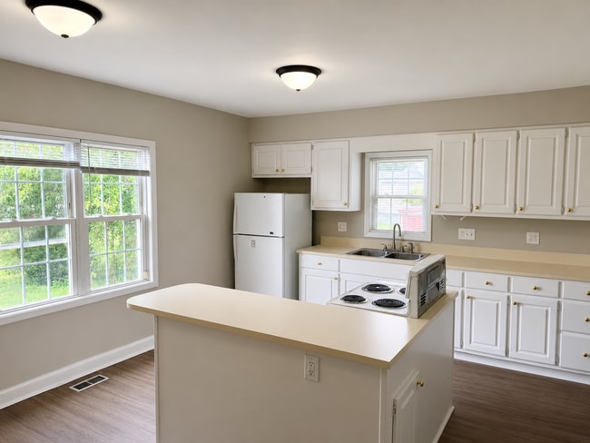Photo - Three bedroom, 2.5 bath house in Graham