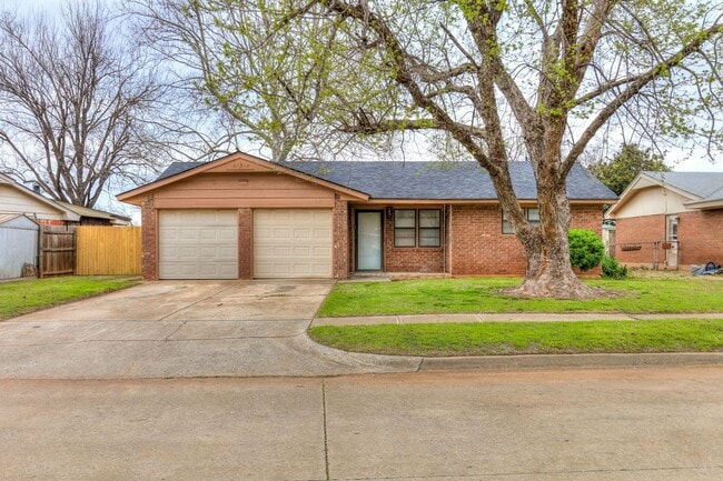 Building Photo - 347 W Cedar Dr