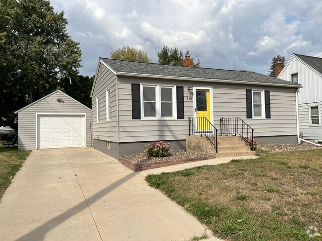 Building Photo - 316 5th St SW Rental