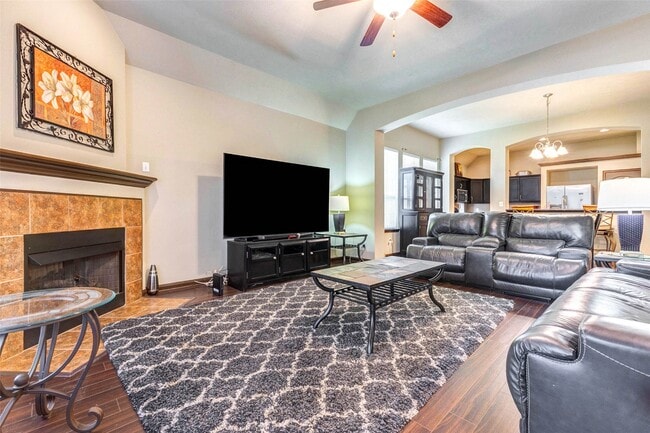 Photo - 940 Oak Lynn Dr