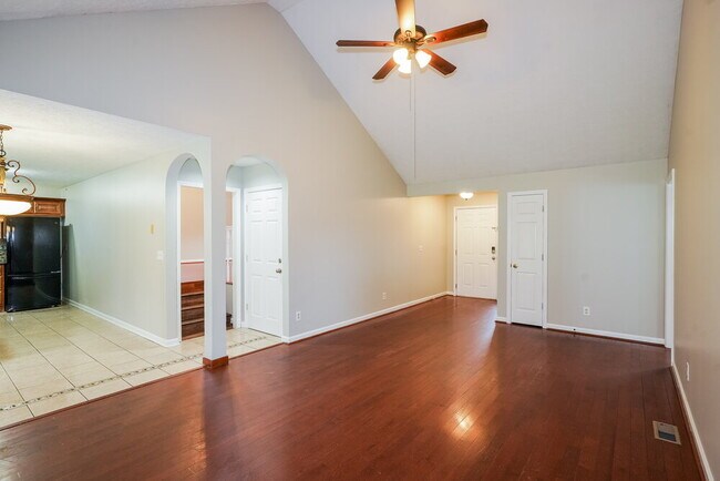 Photo - 125 Cartwright Pkwy