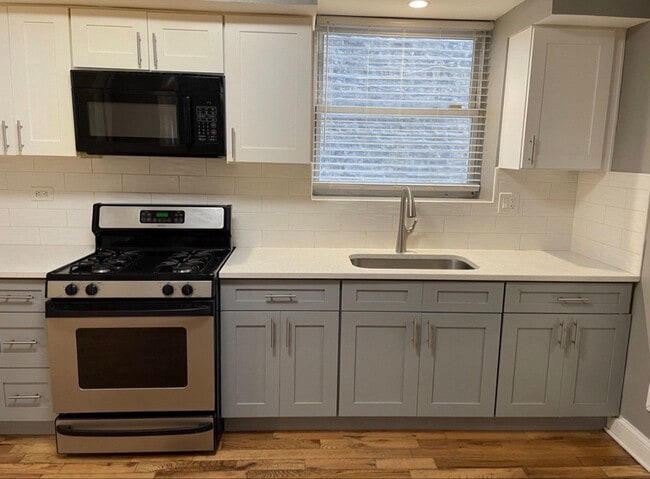 Photo - 4145 W Hirsch St