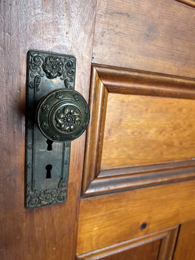 Charm vintage de 1910 - 23 E Kidder St Unidad Apt 1