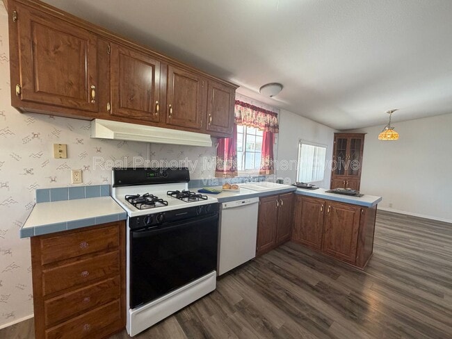 1514 E Muriel Dr